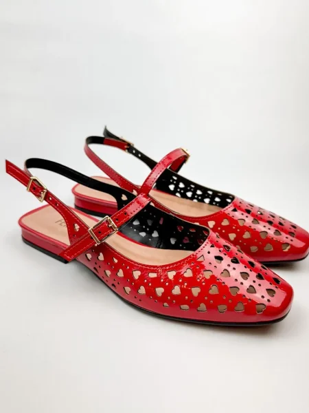 Sapatilha Slingback Joana Corações Vazados Vermelha